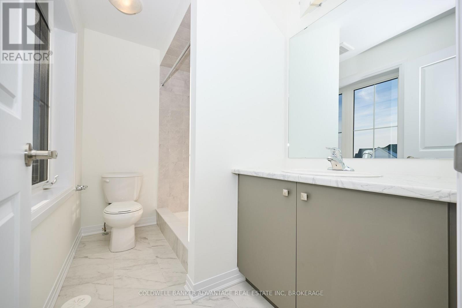98 Feather Road, Welland (Dain City), ON - Indoor Photo Showing Bathroom