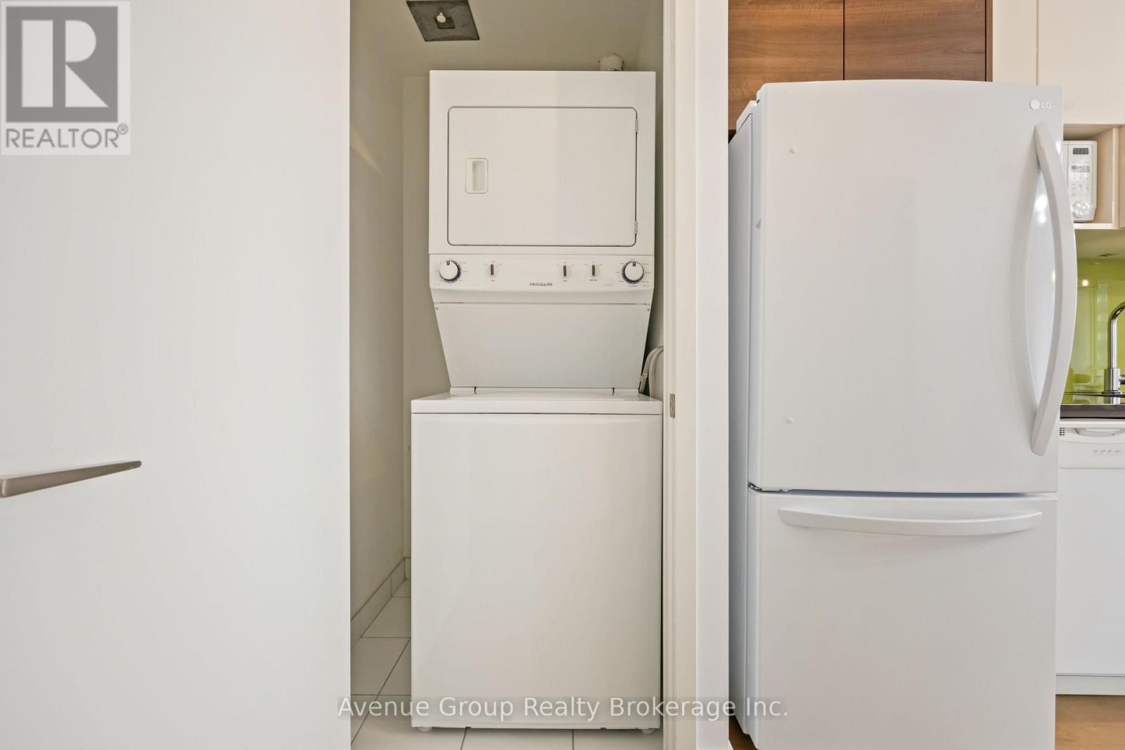 2917 - 121 Mcmahon Drive, Toronto, ON - Indoor Photo Showing Laundry Room