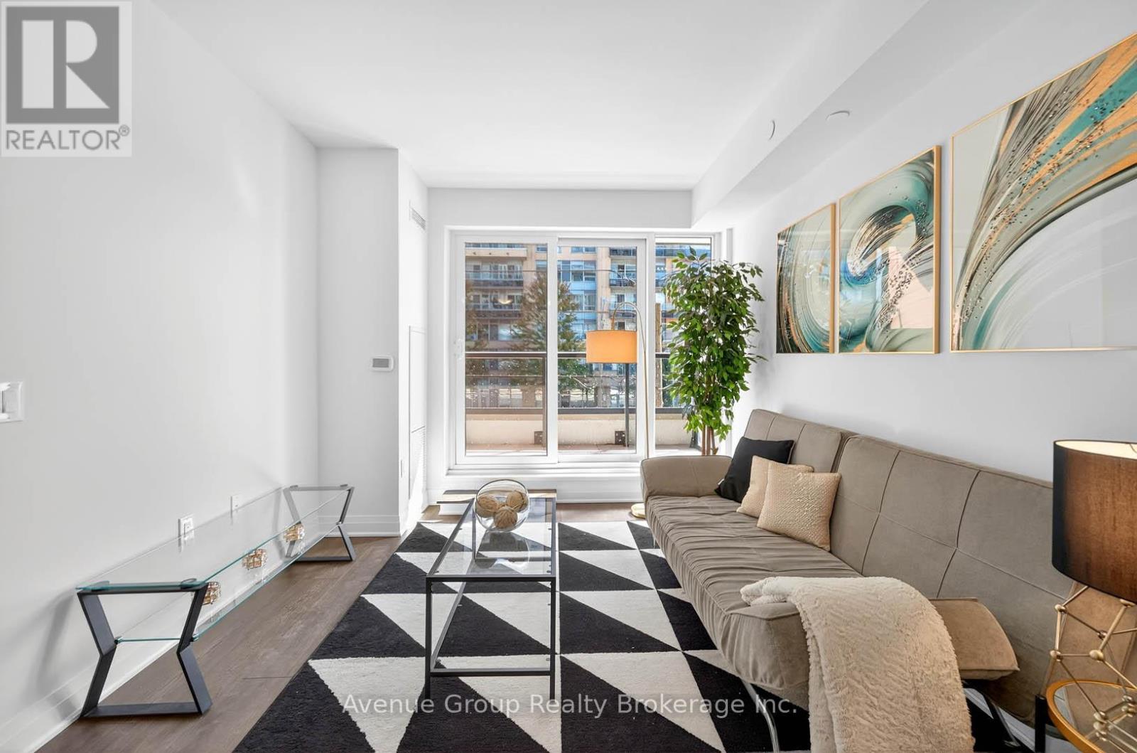 102 - 700 Sheppard Avenue W, Toronto, ON - Indoor Photo Showing Other Room