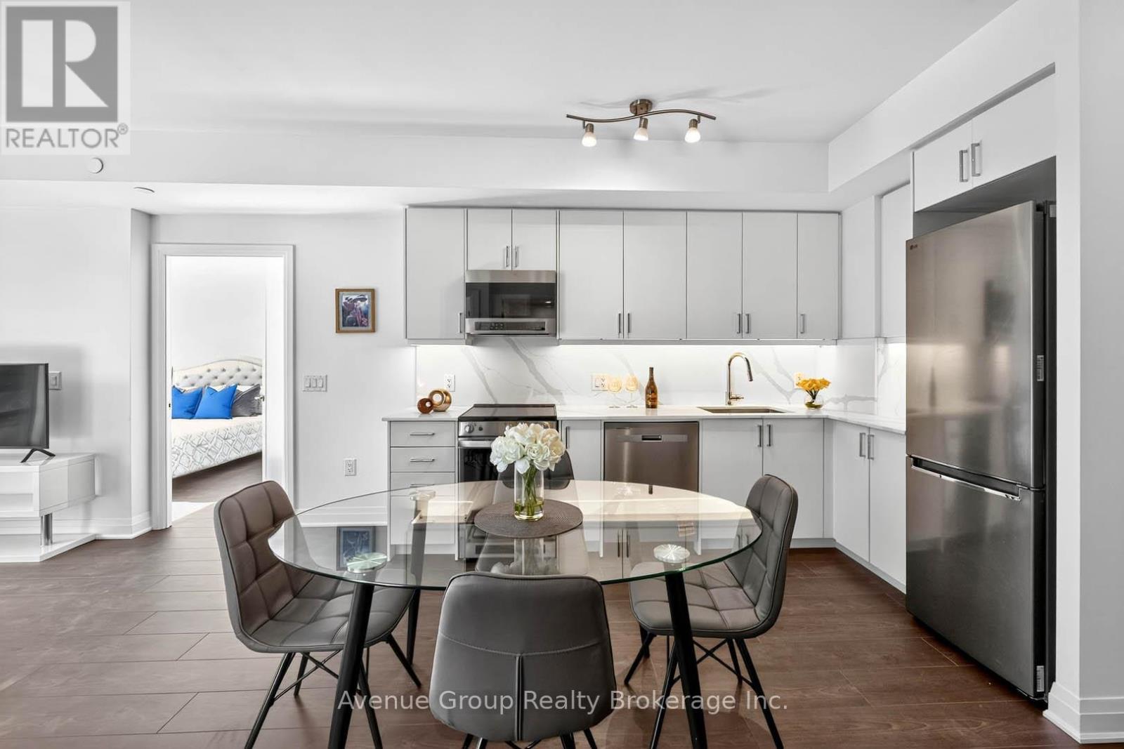 201 - 700 Sheppard Avenue W, Toronto, ON - Indoor