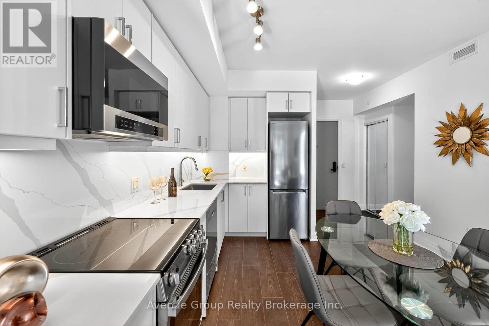 201 - 700 Sheppard Avenue W, Toronto, ON - Indoor