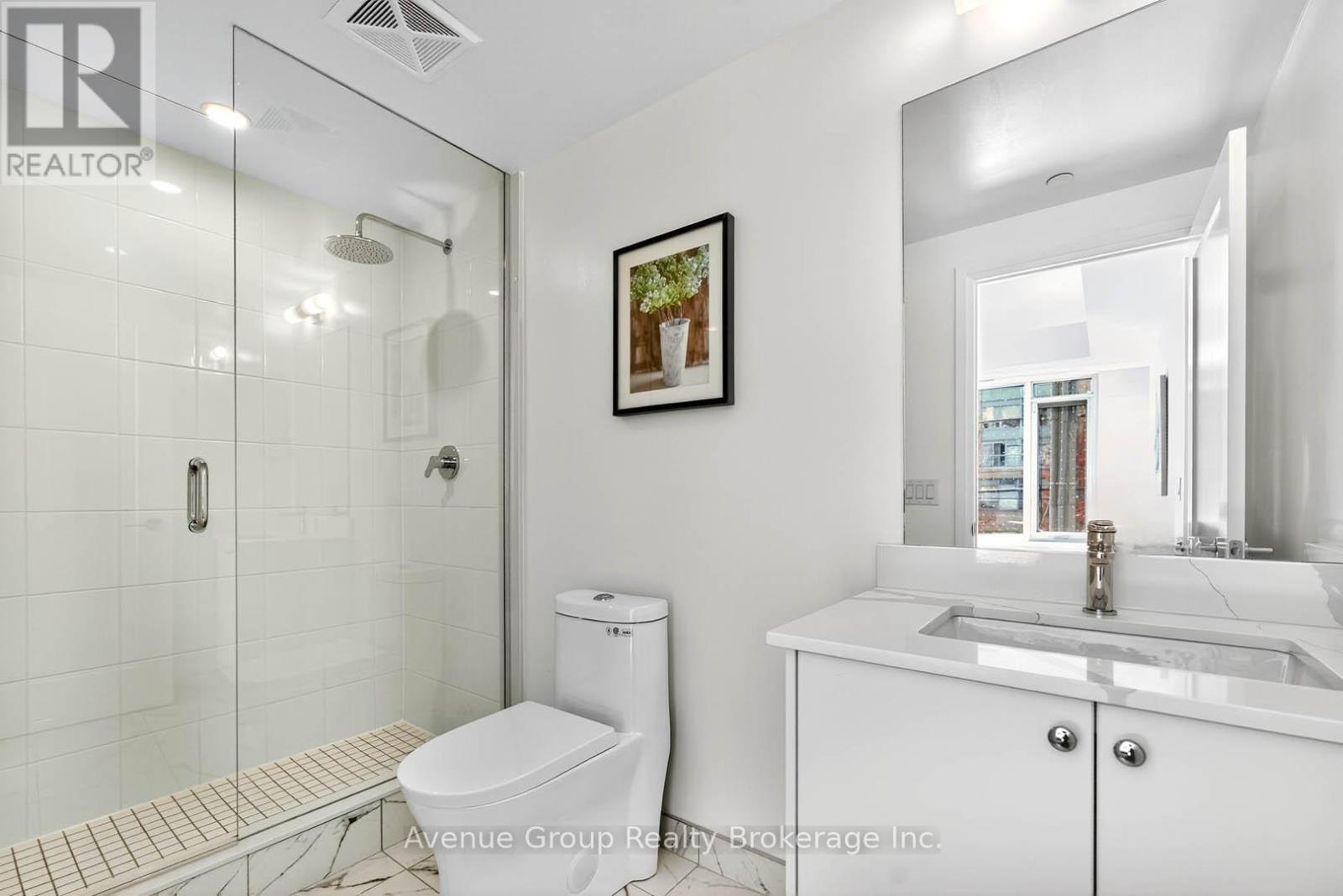 201 - 700 Sheppard Avenue W, Toronto, ON - Indoor Photo Showing Bathroom