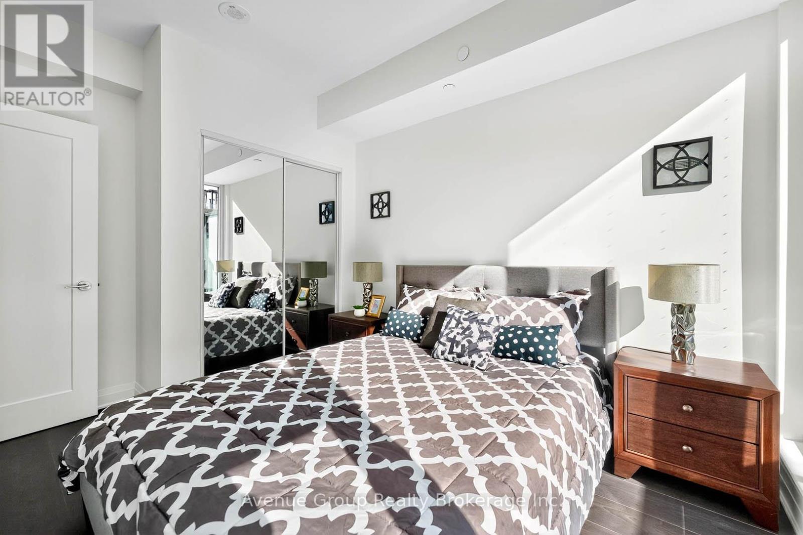 201 - 700 Sheppard Avenue W, Toronto, ON - Indoor Photo Showing Bedroom