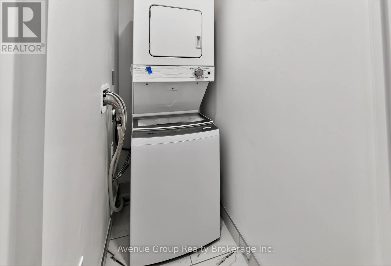 201 - 700 Sheppard Avenue W, Toronto, ON - Indoor Photo Showing Laundry Room