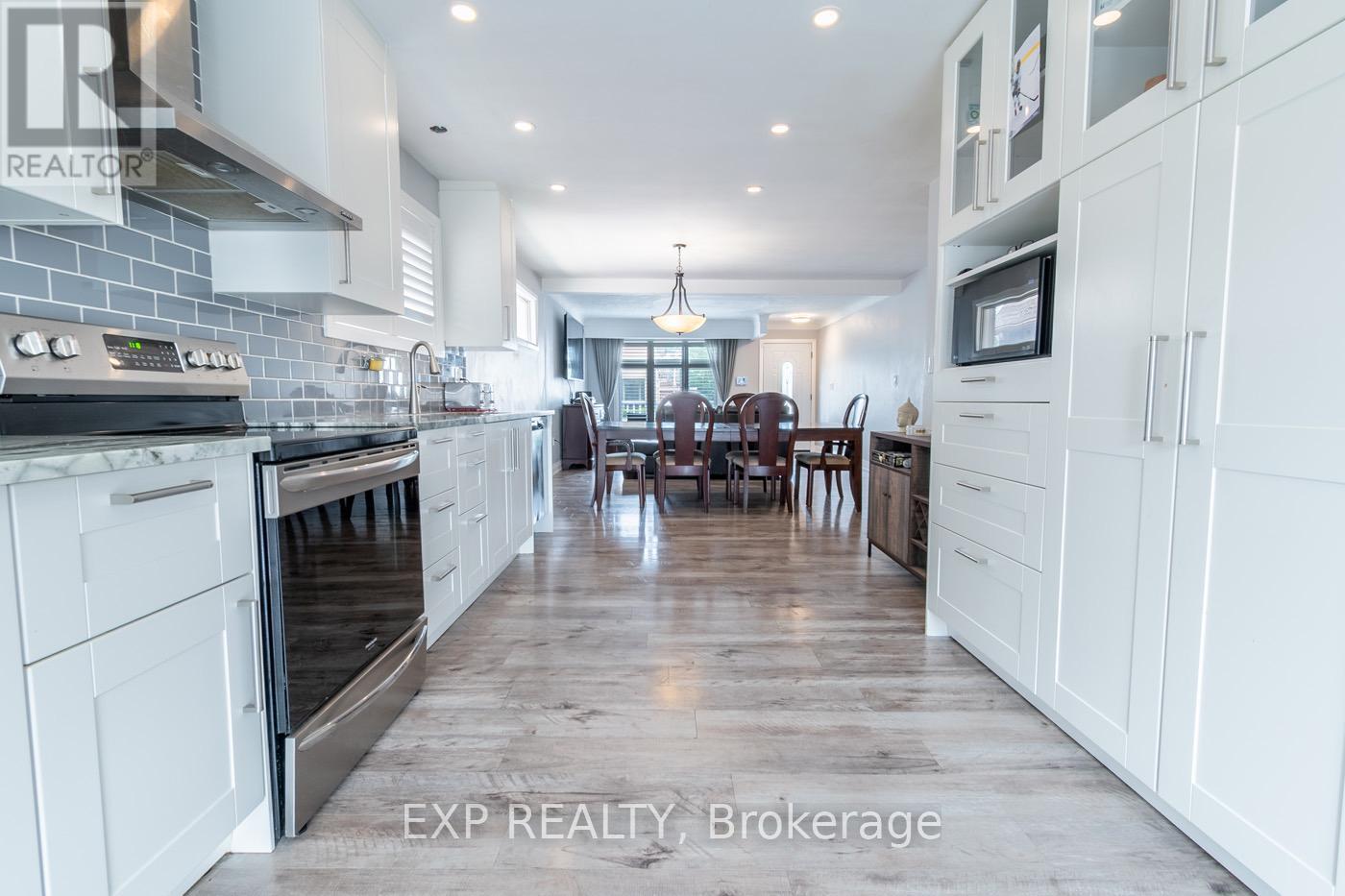 11 Garden Street, Thorold (Thorold Downtown), ON - Indoor Photo Showing Kitchen With Upgraded Kitchen