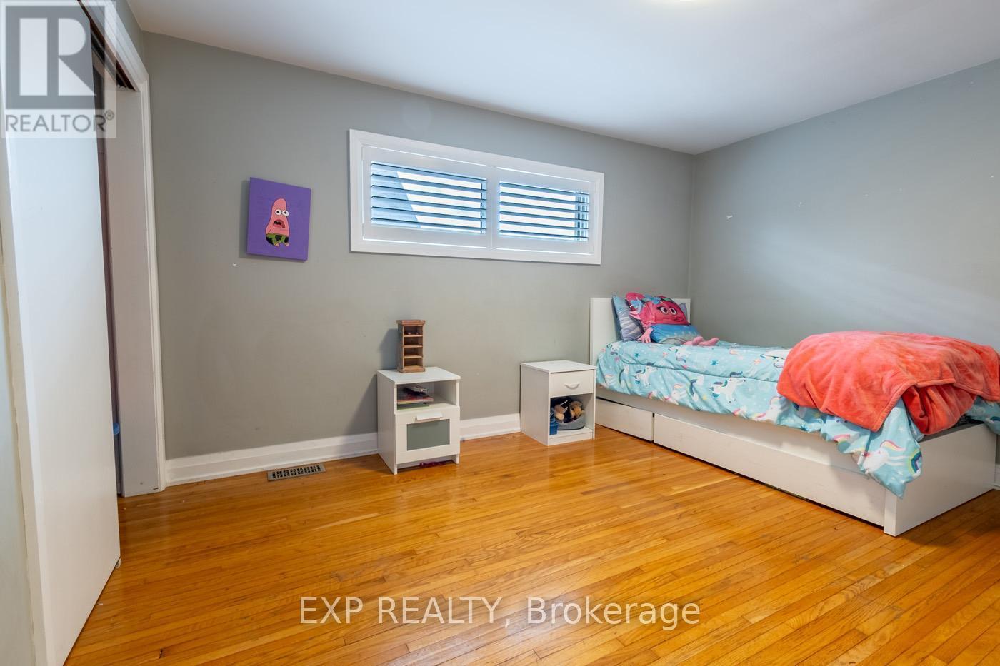 11 Garden Street, Thorold (Thorold Downtown), ON - Indoor Photo Showing Bedroom
