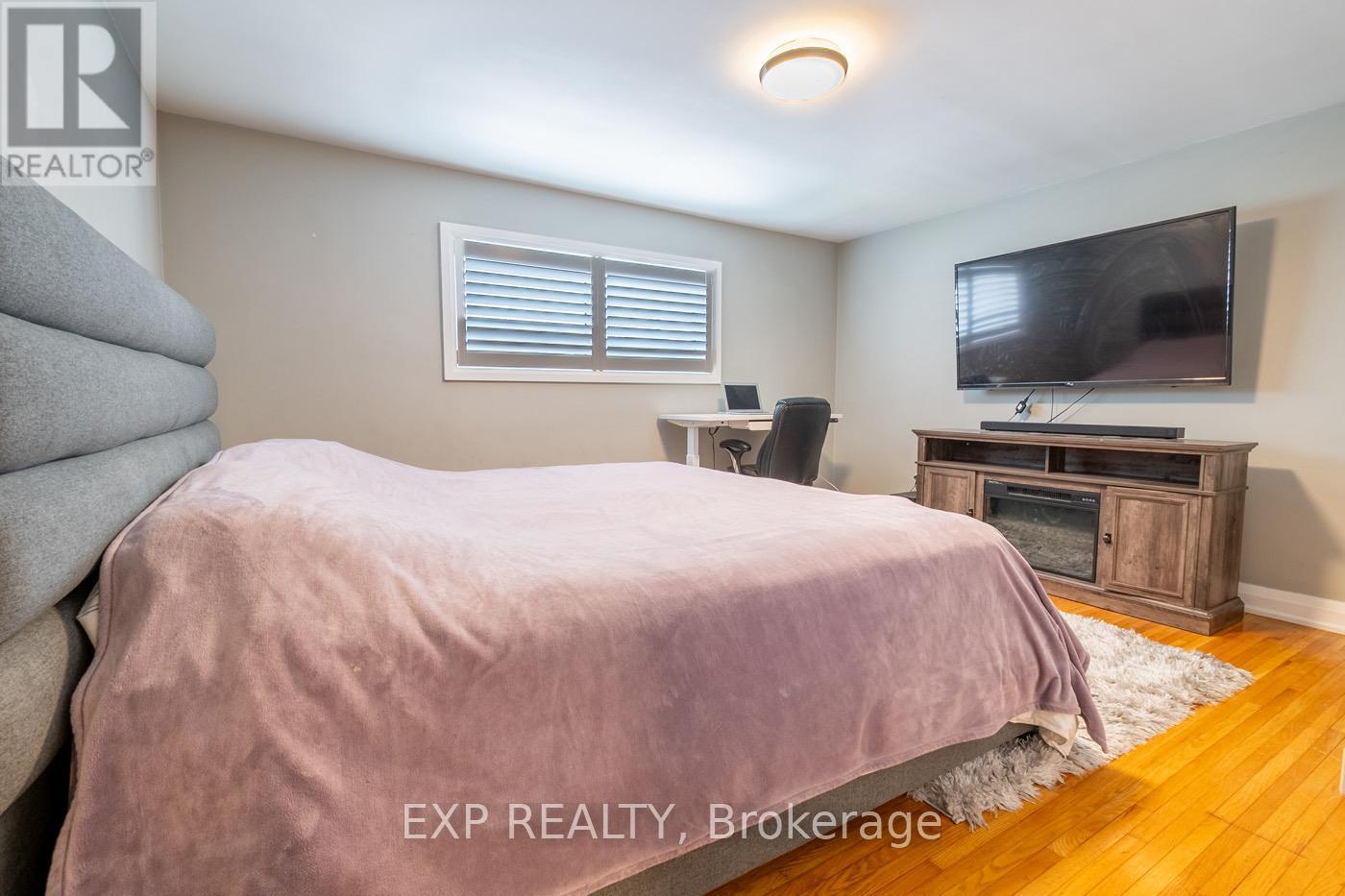 11 Garden Street, Thorold (Thorold Downtown), ON - Indoor Photo Showing Bedroom