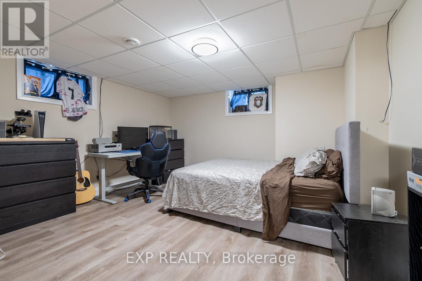 11 Garden Street, Thorold (Thorold Downtown), ON - Indoor Photo Showing Bedroom