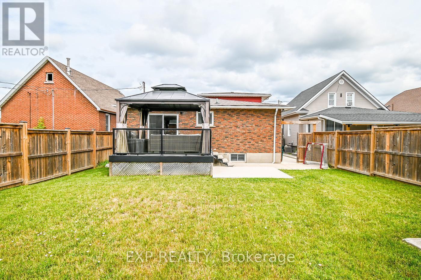 11 Garden Street, Thorold (Thorold Downtown), ON - Outdoor With Deck Patio Veranda