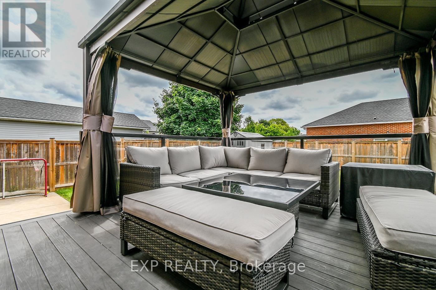 11 Garden Street, Thorold (Thorold Downtown), ON - Outdoor With Deck Patio Veranda With Exterior