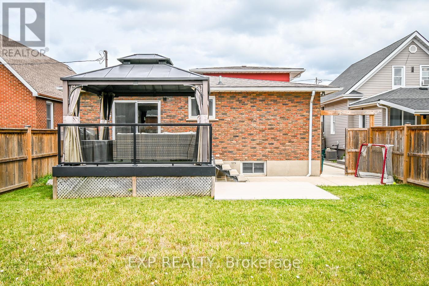 11 Garden Street, Thorold (Thorold Downtown), ON - Outdoor With Deck Patio Veranda With Exterior