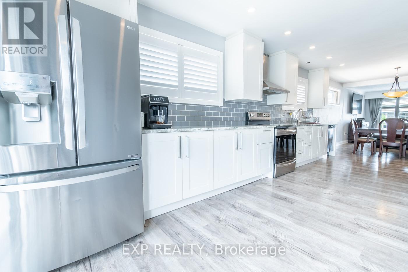11 Garden Street, Thorold (Thorold Downtown), ON - Indoor Photo Showing Kitchen With Upgraded Kitchen
