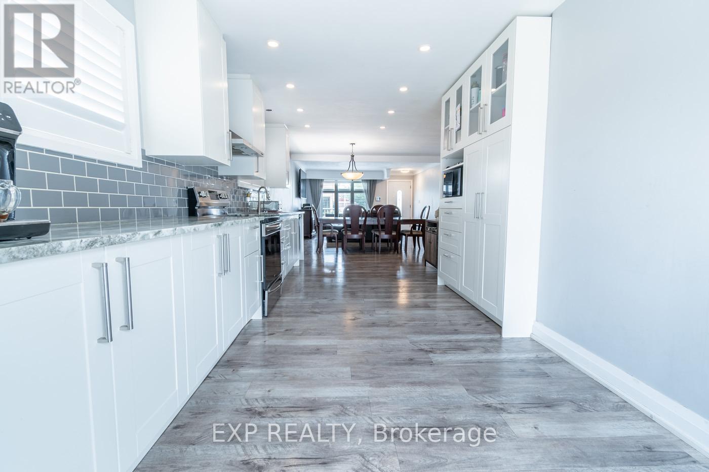 11 Garden Street, Thorold (Thorold Downtown), ON - Indoor Photo Showing Kitchen With Upgraded Kitchen