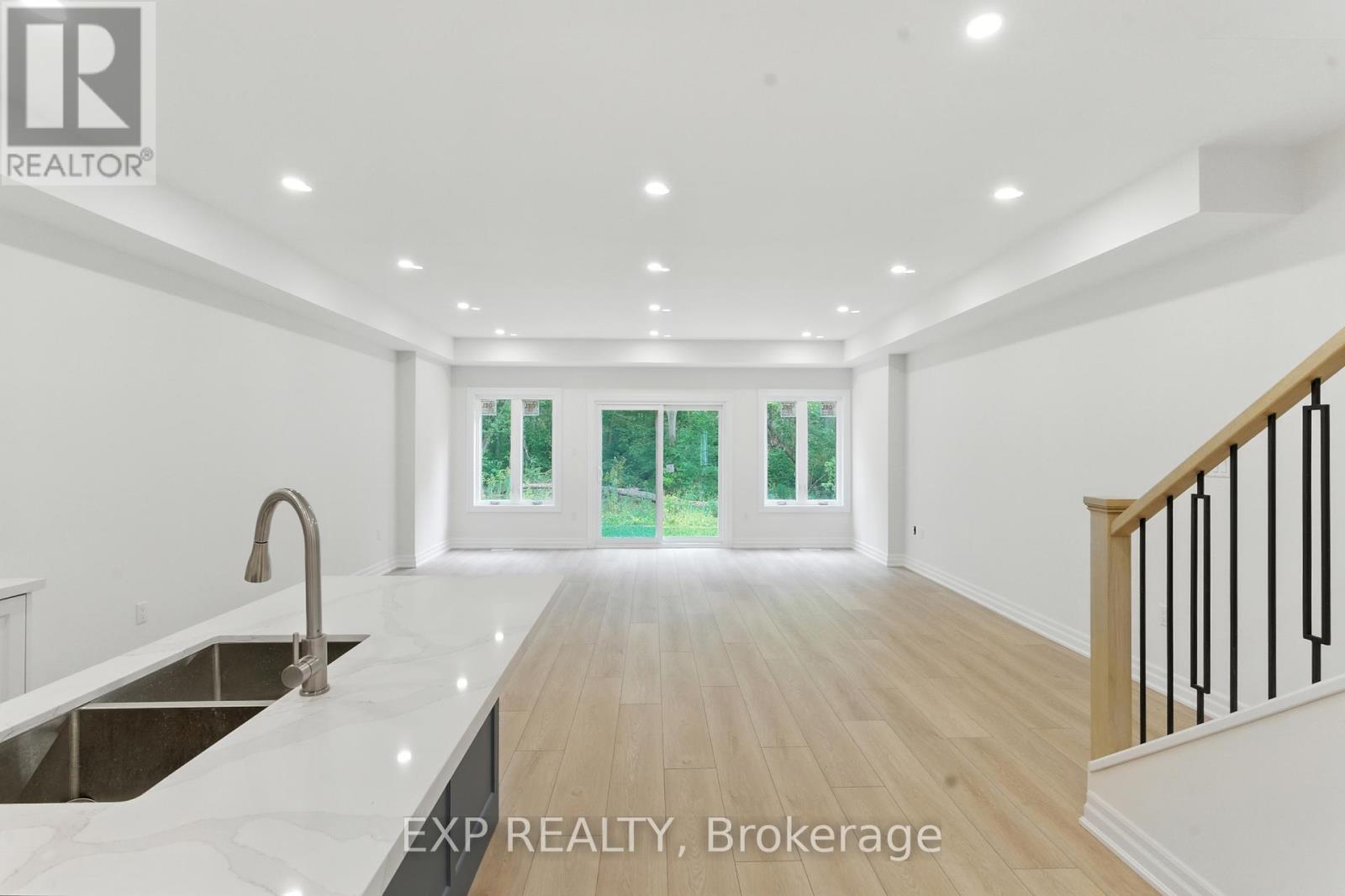 plenty of natural light, no rear neighbors - 116 Forks Road E, Welland (Dain City), ON - Indoor Photo Showing Kitchen With Double Sink