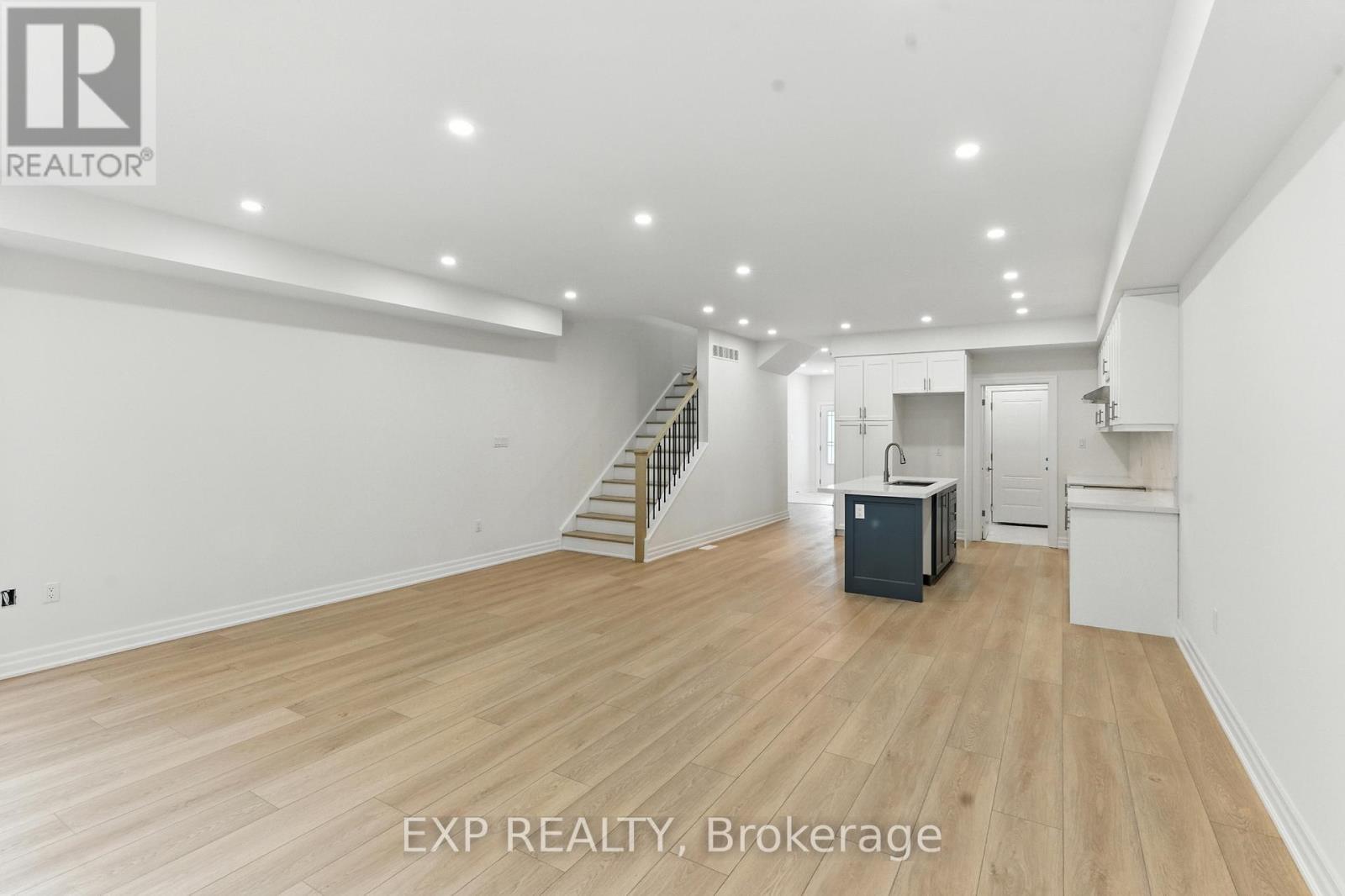 luxury vinyl flooring - 116 Forks Road E, Welland (Dain City), ON - Indoor Photo Showing Kitchen