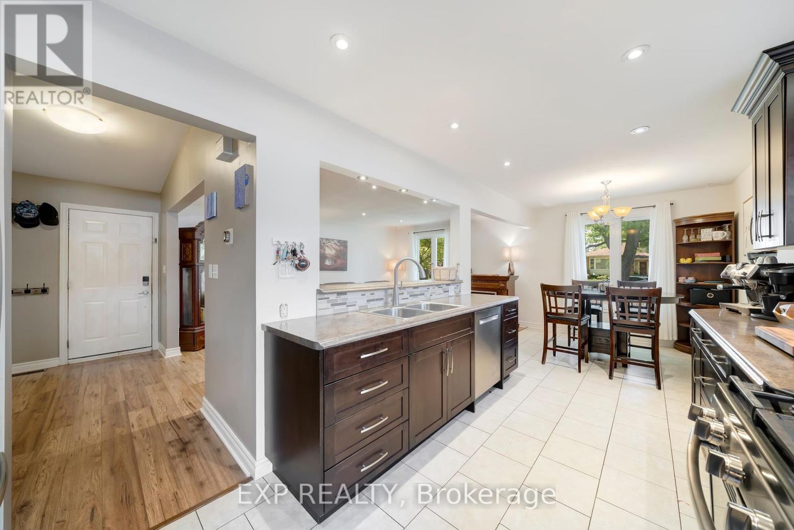 25 Ziraldo Road, St. Catharines (Martindale Pond), ON - Indoor Photo Showing Kitchen