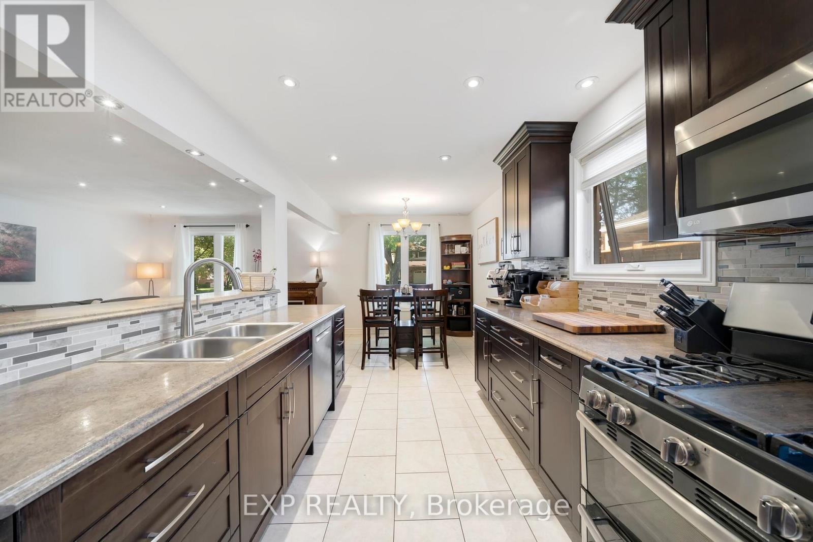 25 Ziraldo Road, St. Catharines (Martindale Pond), ON - Indoor Photo Showing Kitchen With Double Sink With Upgraded Kitchen