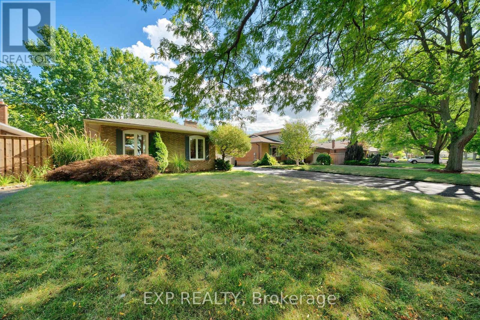 25 Ziraldo Road, St. Catharines (Martindale Pond), ON - Outdoor