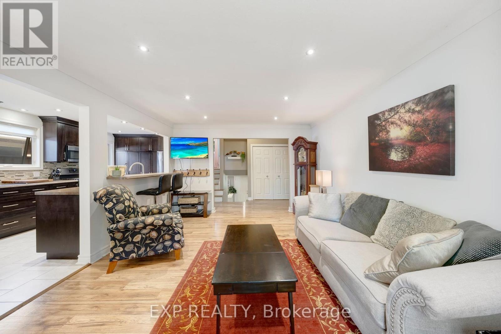 25 Ziraldo Road, St. Catharines (Martindale Pond), ON - Indoor Photo Showing Living Room