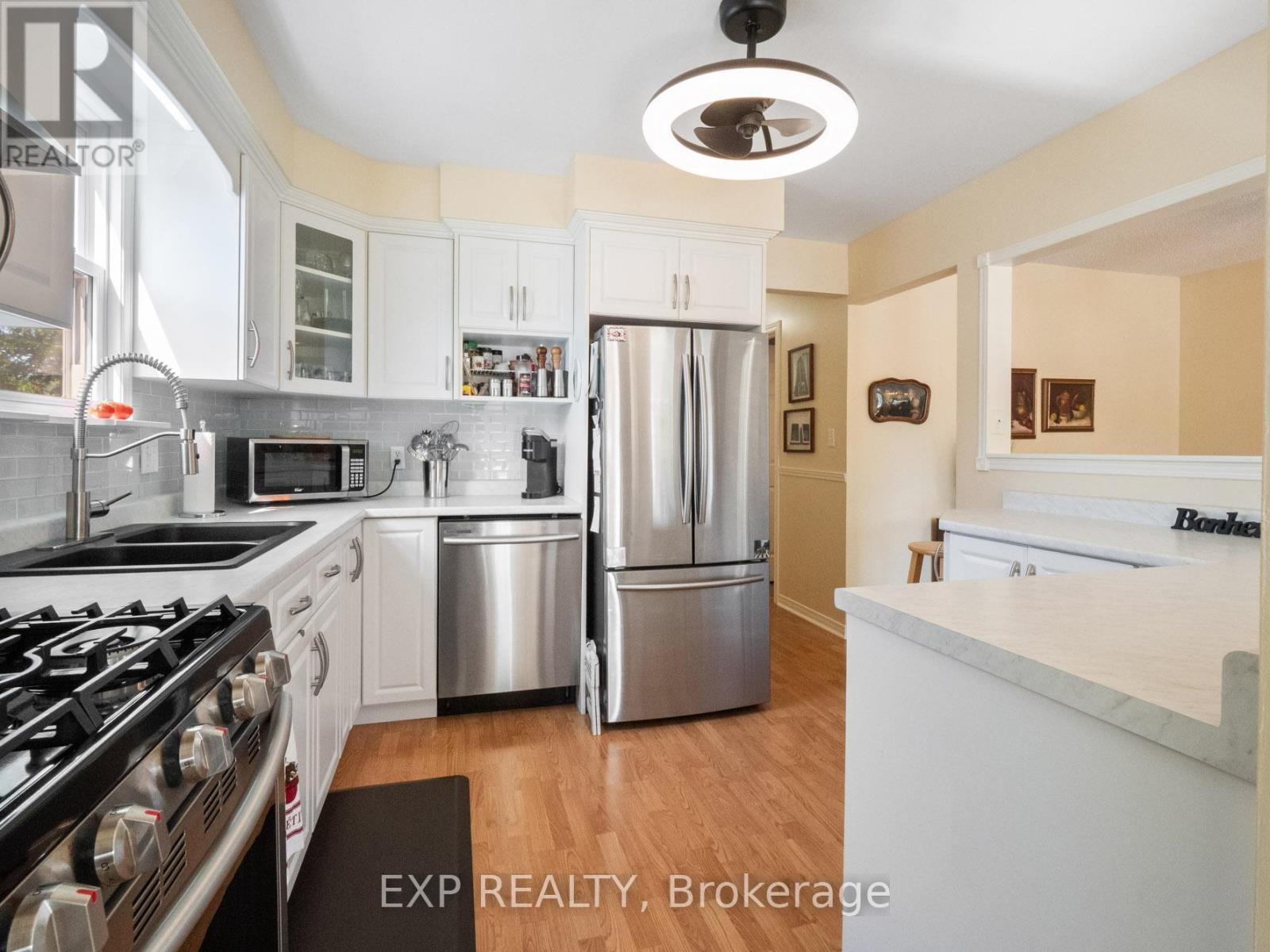 36 Rainbow Court, Welland (Broadway), ON - Indoor Photo Showing Kitchen With Stainless Steel Kitchen With Double Sink