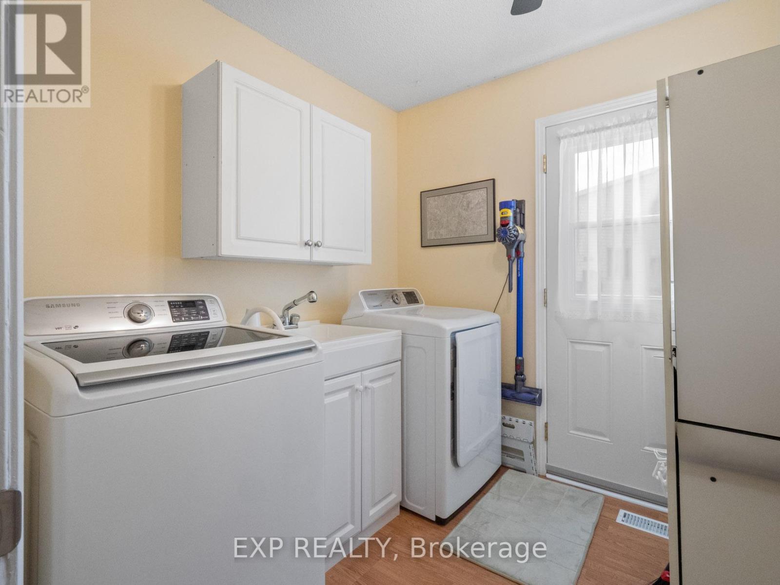 36 Rainbow Court, Welland (Broadway), ON - Indoor Photo Showing Laundry Room