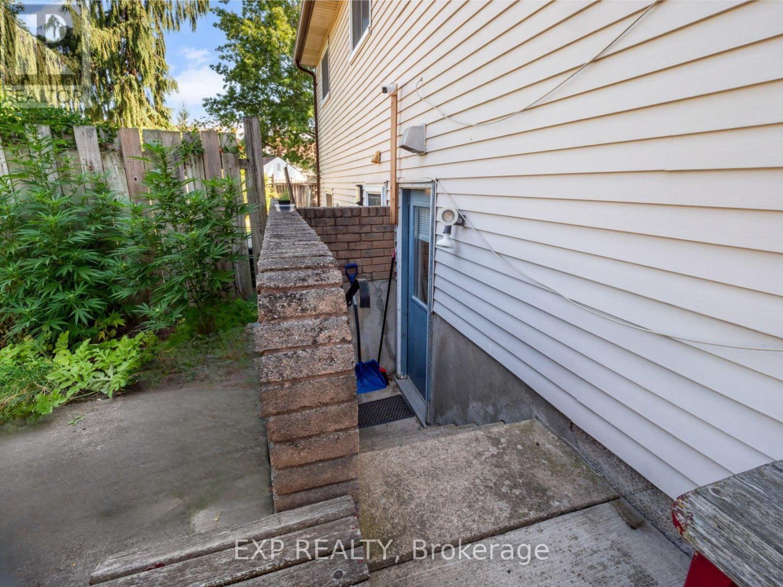 36 Rainbow Court, Welland (Broadway), ON - Outdoor With Exterior