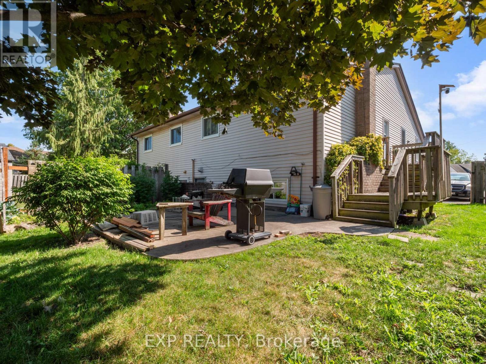 36 Rainbow Court, Welland (Broadway), ON - Outdoor With Deck Patio Veranda