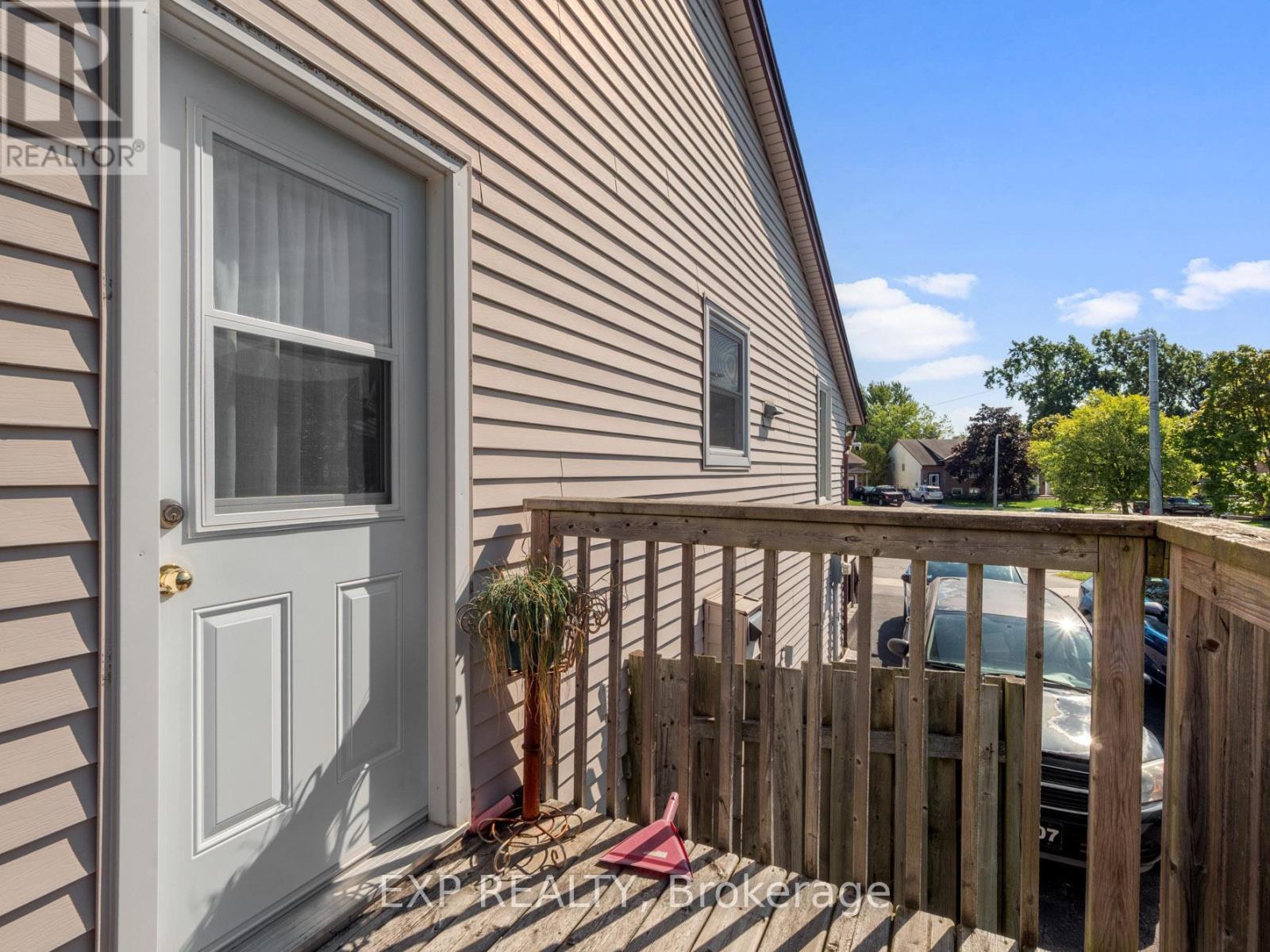 36 Rainbow Court, Welland (Broadway), ON - Outdoor