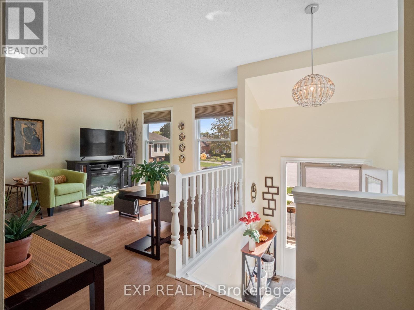 36 Rainbow Court, Welland (Broadway), ON - Indoor