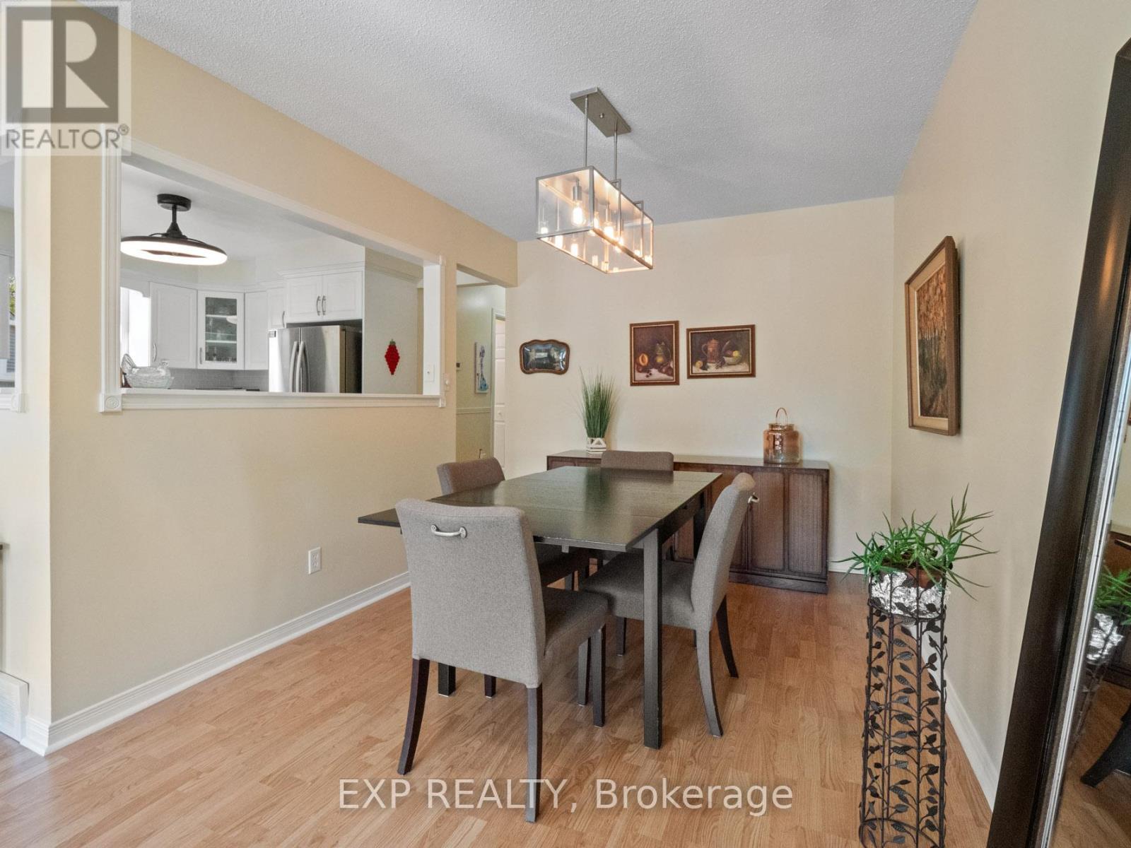 36 Rainbow Court, Welland (Broadway), ON - Indoor Photo Showing Dining Room