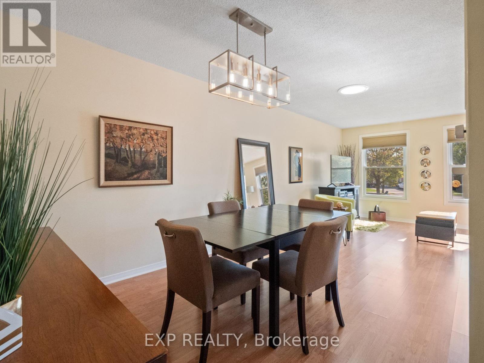 36 Rainbow Court, Welland (Broadway), ON - Indoor Photo Showing Dining Room