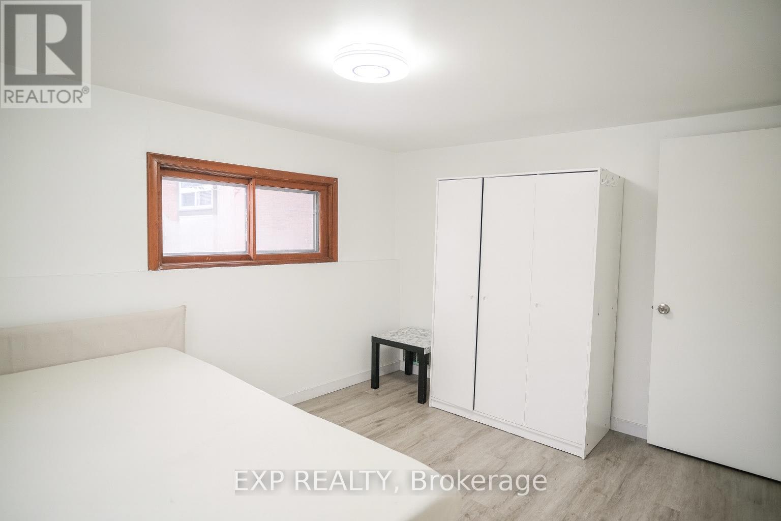 Upper - 6156 Barker Street, Niagara Falls (Dorchester), ON - Indoor Photo Showing Other Room