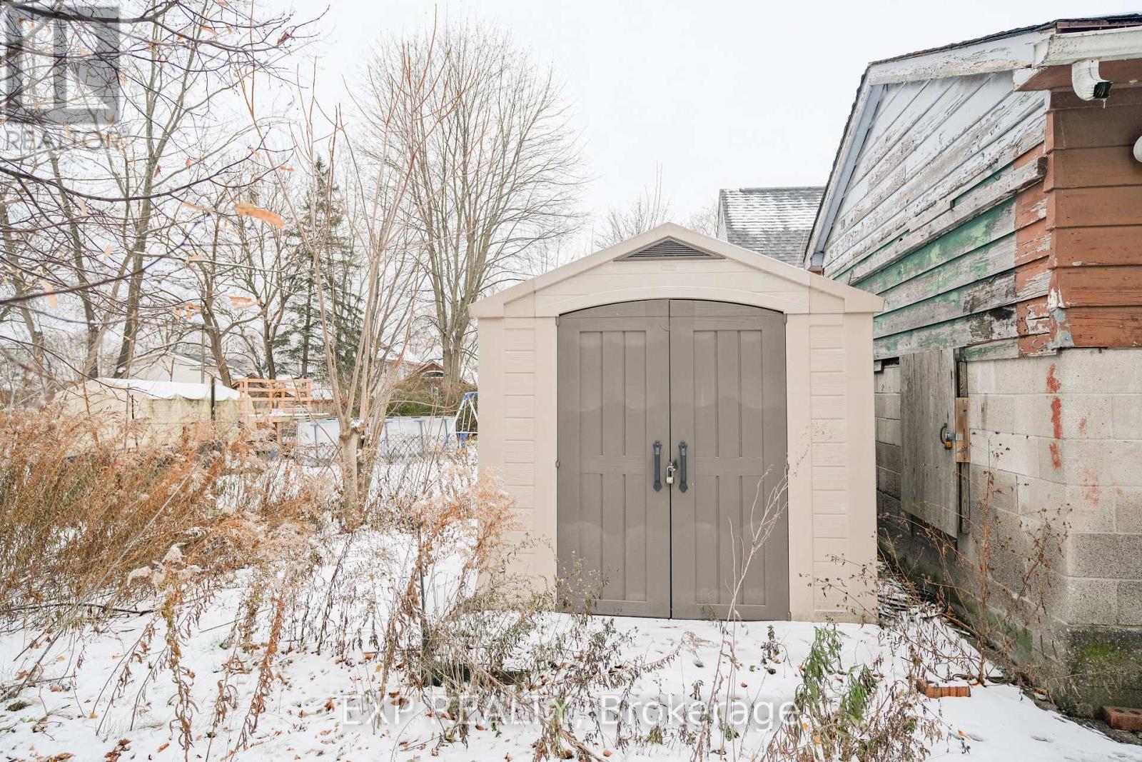 Upper - 6156 Barker Street, Niagara Falls (Dorchester), ON - Outdoor