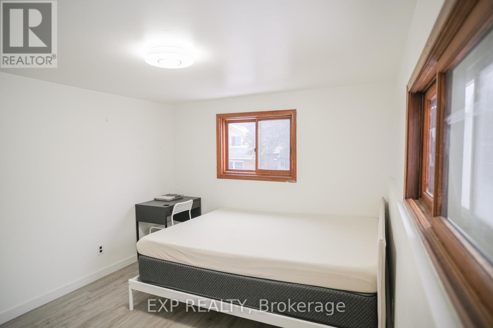 Upper - 6156 Barker Street, Niagara Falls (Dorchester), ON - Indoor Photo Showing Bedroom