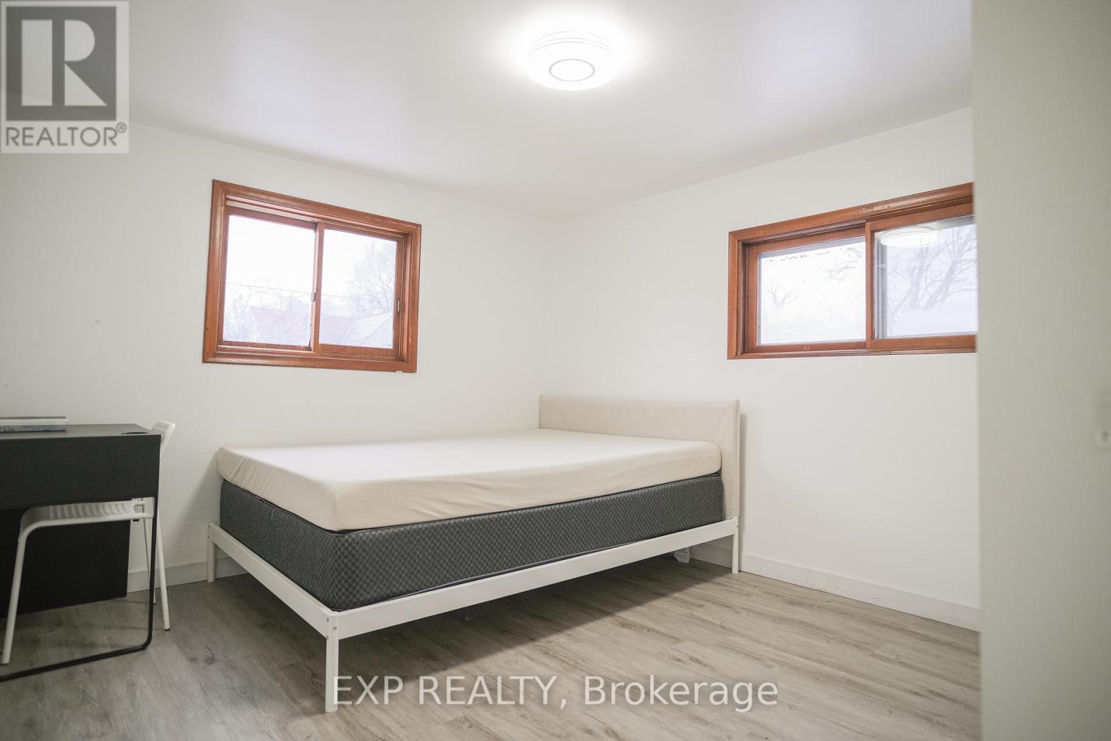Upper - 6156 Barker Street, Niagara Falls (Dorchester), ON - Indoor Photo Showing Bedroom