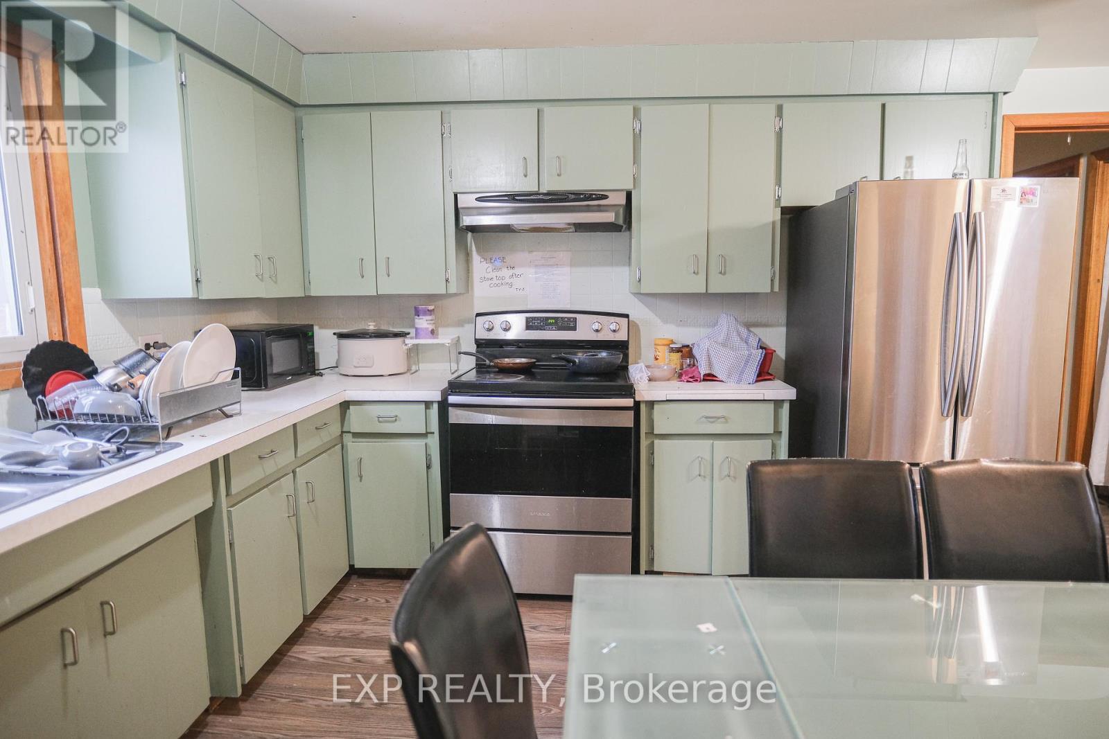 Upper - 6156 Barker Street, Niagara Falls (Dorchester), ON - Indoor Photo Showing Kitchen