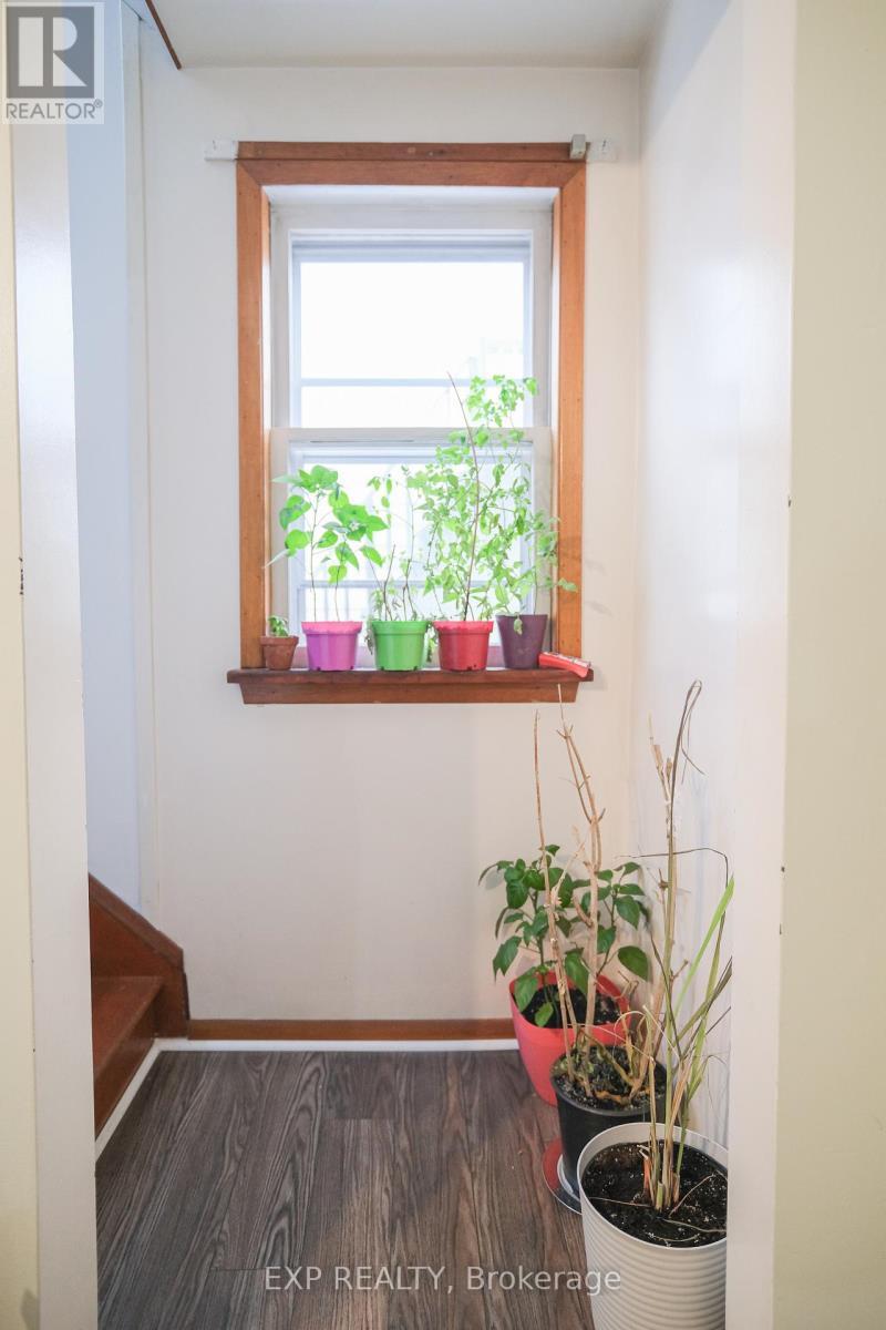 Upper - 6156 Barker Street, Niagara Falls (Dorchester), ON - Indoor Photo Showing Other Room