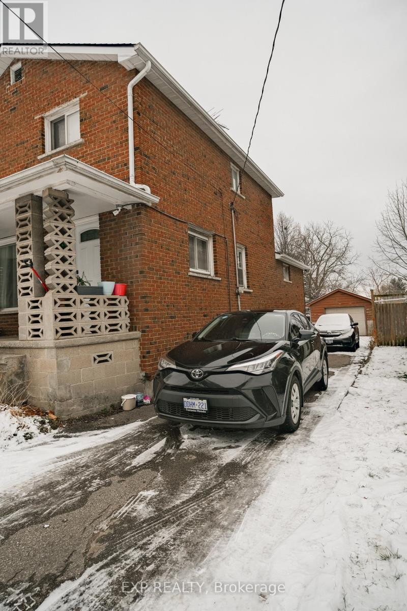 Upper - 6156 Barker Street, Niagara Falls (Dorchester), ON - Outdoor