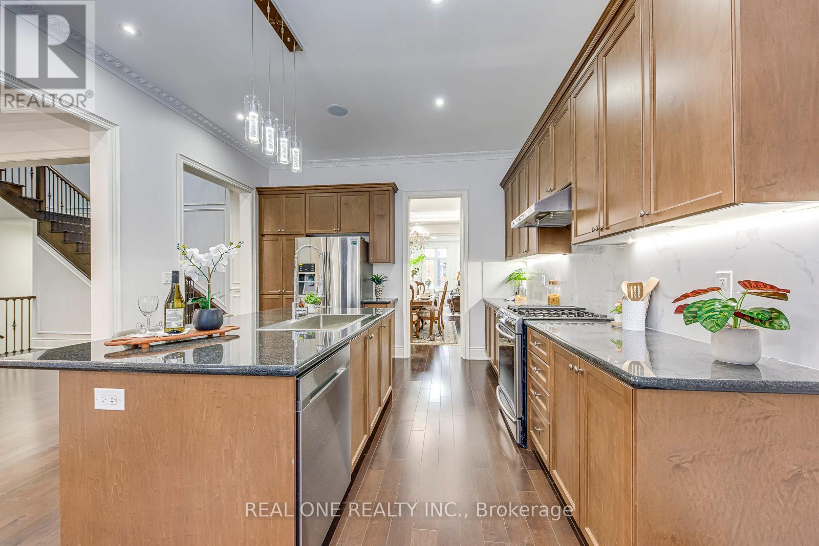 3159 William Rose Way, Oakville, ON - Indoor Photo Showing Kitchen With Upgraded Kitchen