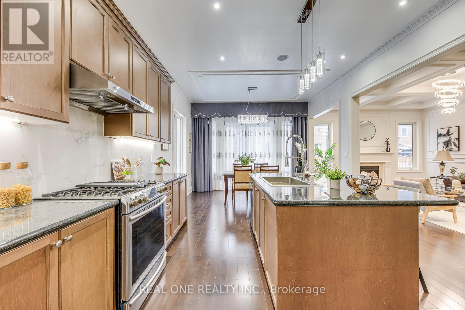 3159 William Rose Way, Oakville, ON - Indoor Photo Showing Kitchen With Upgraded Kitchen