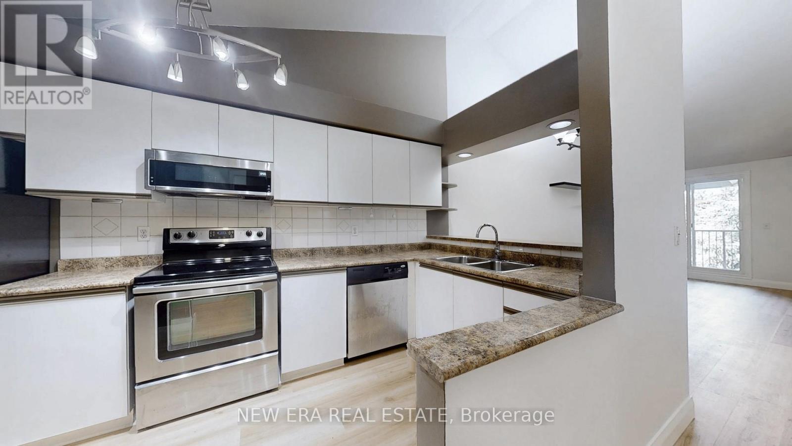 199 - 75 Bristol Road E, Mississauga, ON - Indoor Photo Showing Kitchen With Double Sink