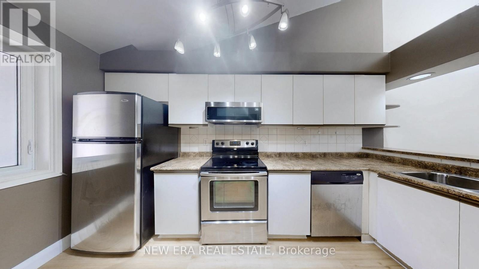 199 - 75 Bristol Road E, Mississauga, ON - Indoor Photo Showing Kitchen