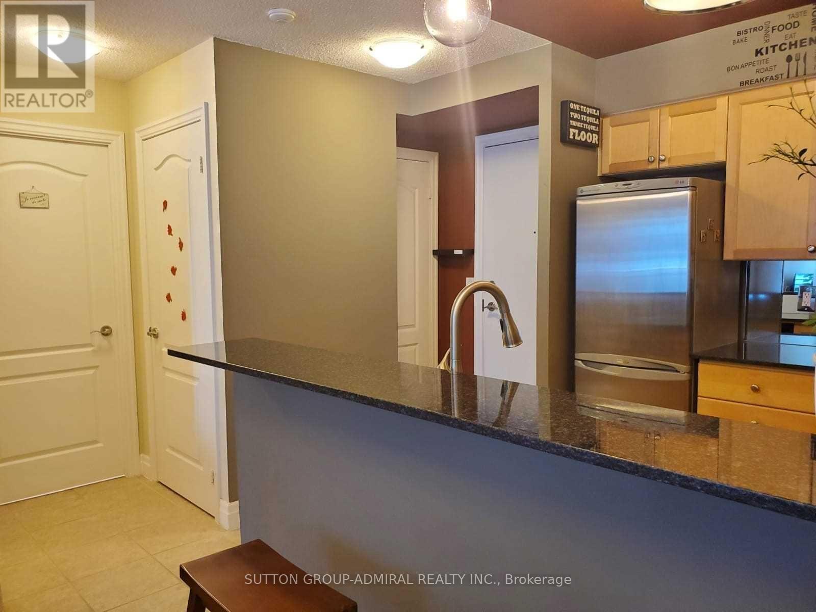 615 - 2121 Lake Shore Boulevard, Toronto, ON - Indoor Photo Showing Kitchen