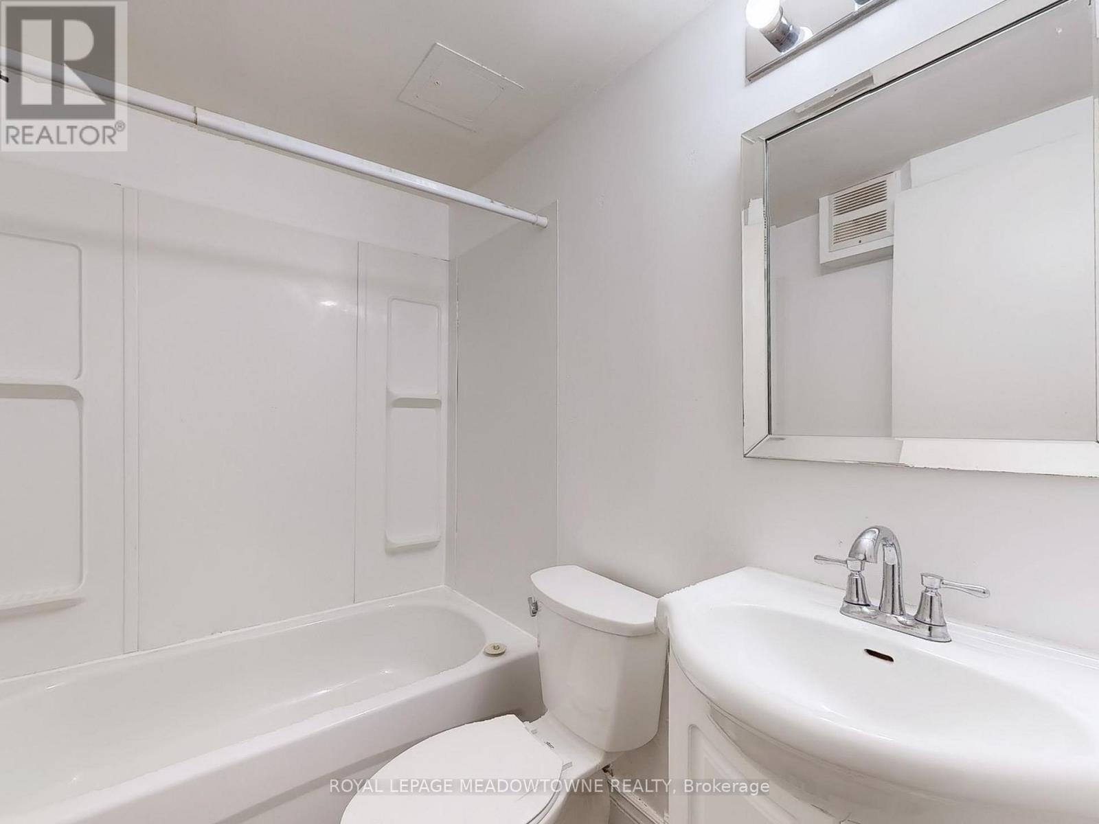 6 - 12 Wesleyan Street, Halton Hills, ON - Indoor Photo Showing Bathroom