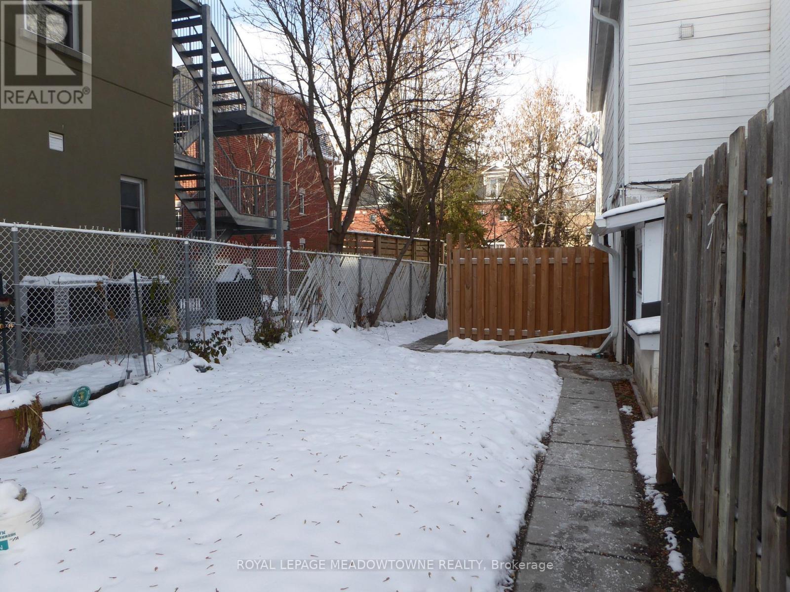 6 - 12 Wesleyan Street, Halton Hills, ON - Outdoor