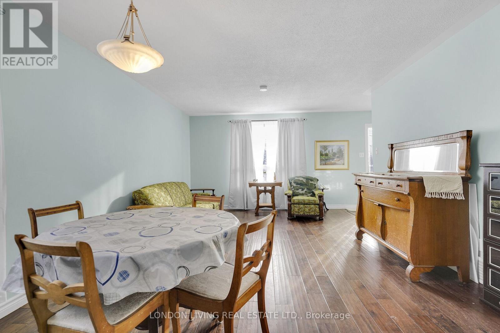 56 Sundridge Court, London South (South T), ON - Indoor Photo Showing Dining Room