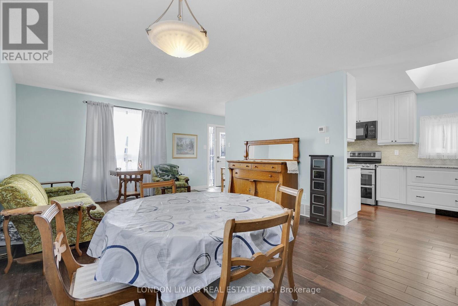 56 Sundridge Court, London South (South T), ON - Indoor Photo Showing Dining Room