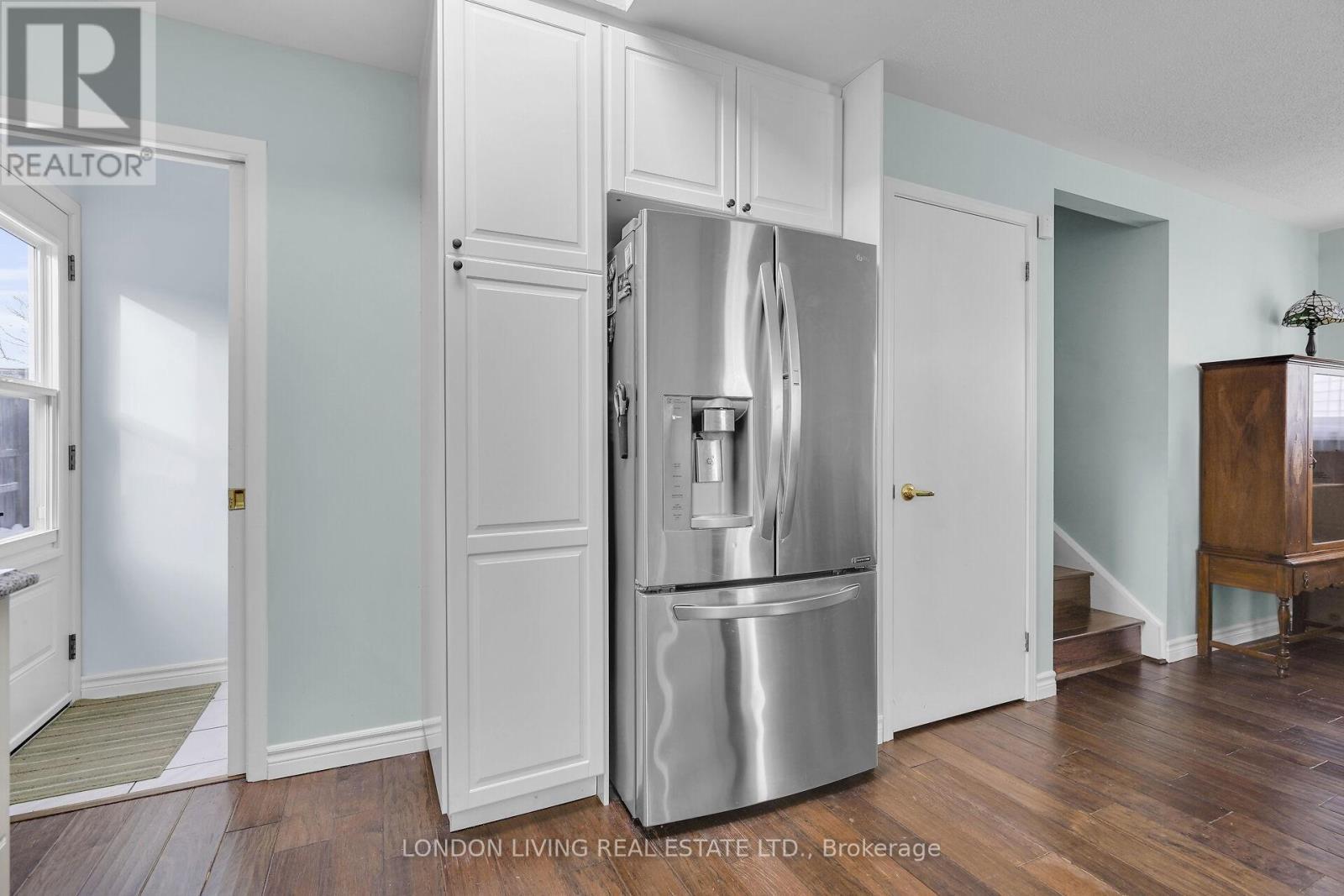 56 Sundridge Court, London South (South T), ON - Indoor Photo Showing Kitchen
