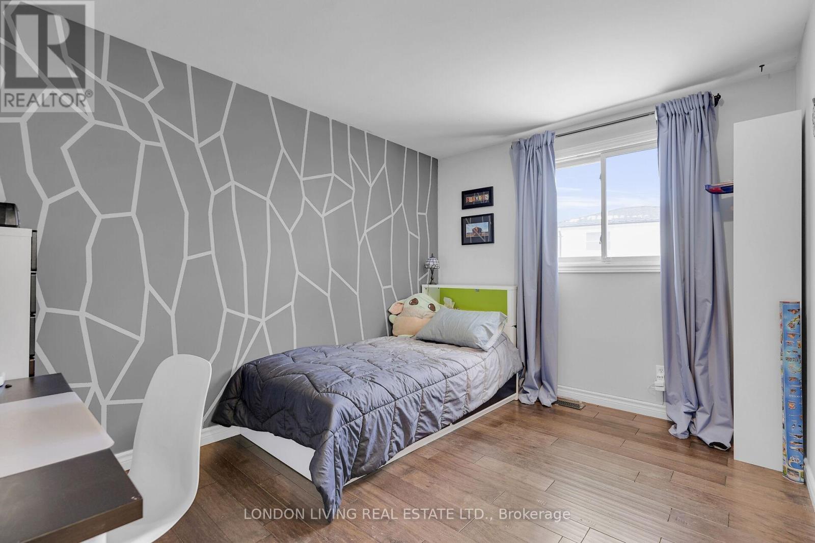 56 Sundridge Court, London South (South T), ON - Indoor Photo Showing Bedroom