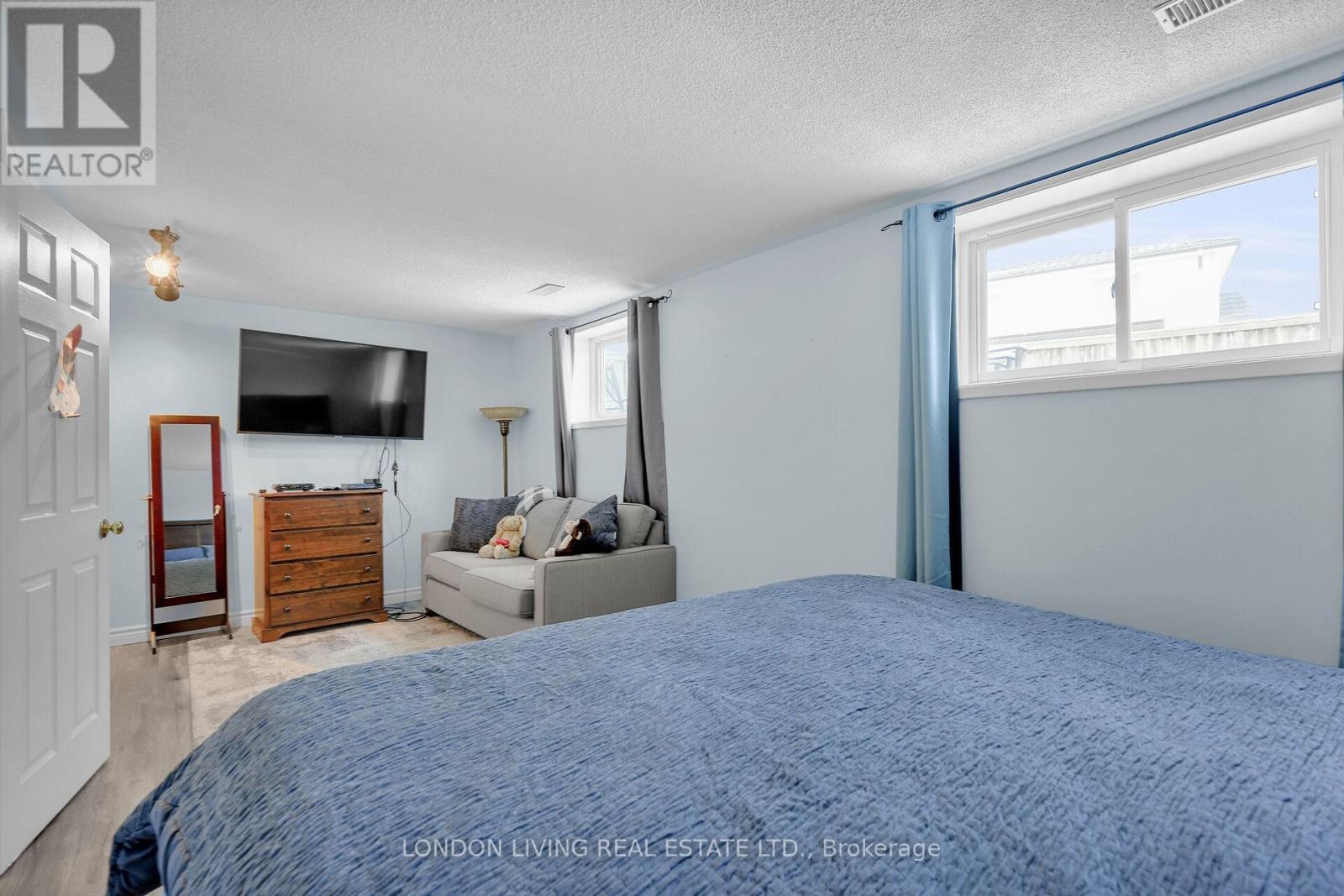 56 Sundridge Court, London South (South T), ON - Indoor Photo Showing Bedroom